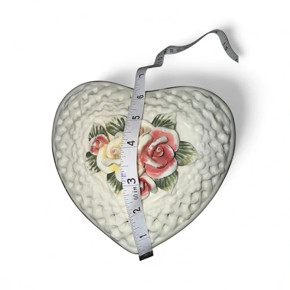 VintageHeart Shaped Ceramic Trinket Box with Rose Lid ♥️♥️♥️